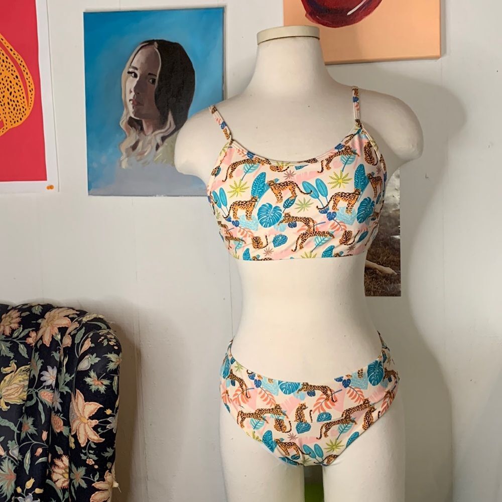NWT Leopard Cheetah Tropical Print Two Piece Bikini Swimsuit Size Medium ROMWE